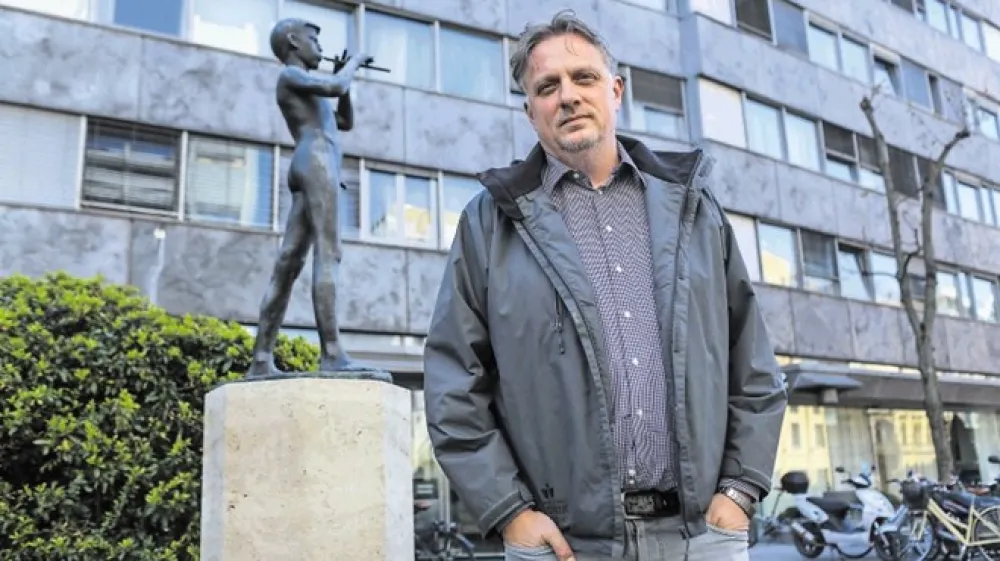 Igor Pirkovič je izdal tudi knjigo Slovenska pesem, v kateri je zbranih 30 pesmi na temo domovine, zdaj pa pripravlja novo, Zbudi se, Slovenija, v kateri jih bo &scaron;e več.