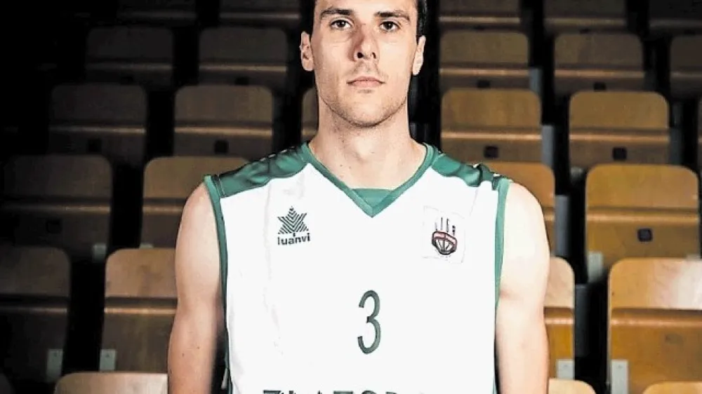 Igor Tratnik je k zmagi Zlatoroga proti Olimpiji prispeval 18 točk in devet skokov.