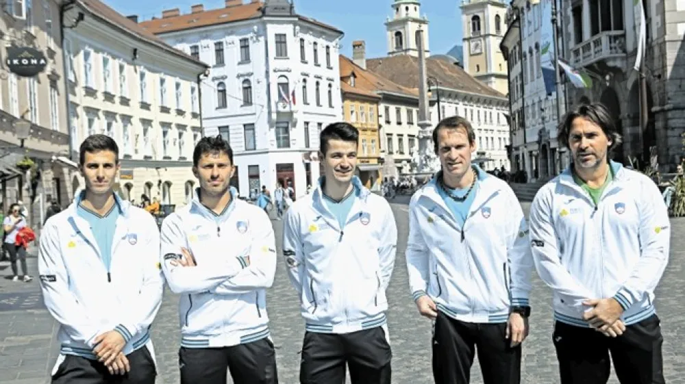 Slovenijo bodo v Južni Afriki zastopali (od leve): Tilen Žitnik, Tomislav Ternar, Mike Urbanija, Grega Žemlja in kapetan Blaž Trupej.