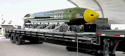 Bombo z uradnim imenom GBU-43B Massive Ordnance Air Blast  raznese v zraku.