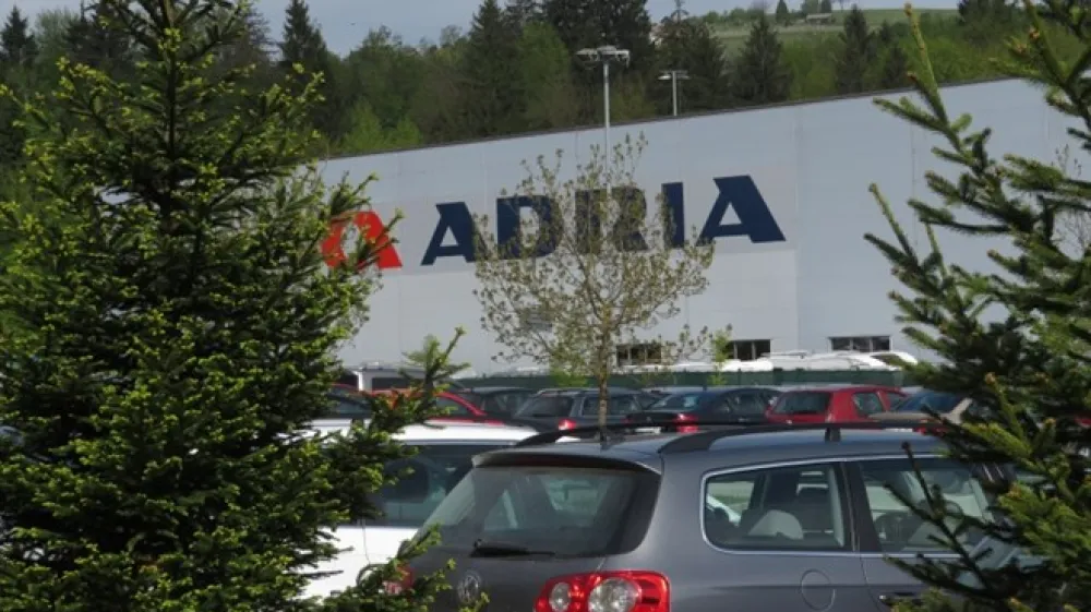 Adria Mobil je sicer eden vodilnih evropskih proizvajalcev počitni&scaron;kih prikolic in avtodomov, ki z blagovno znamko Adria že več kot 50 let kroji evropski trg karavaninga.