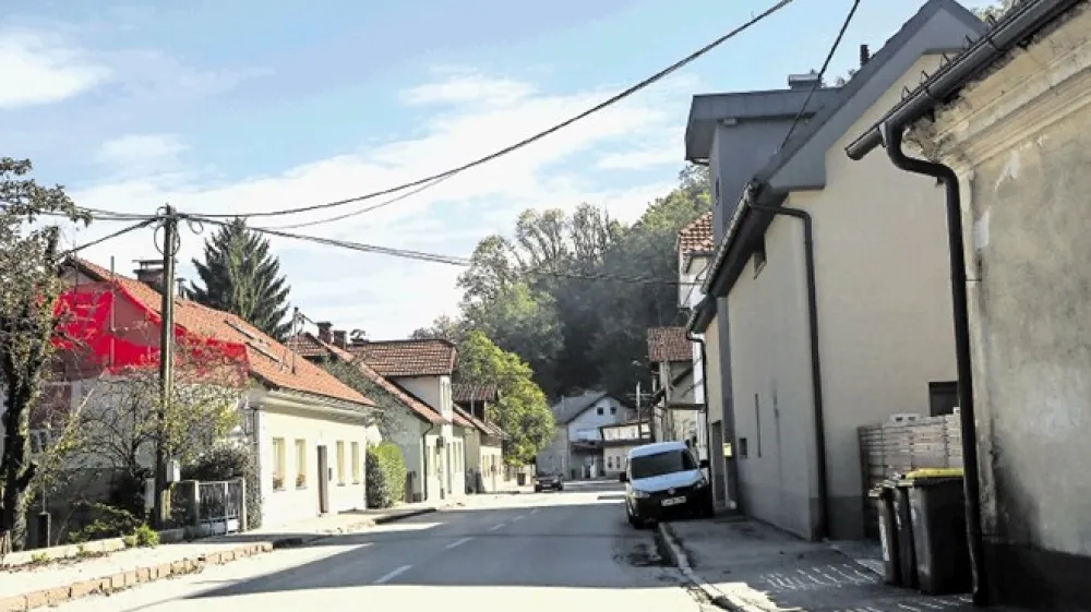 Manj&scaron;emu naselju so Ljubljančani sprva rekli Hradeckega predmestje.