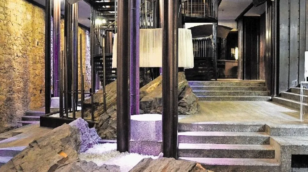 Skalno dvorano v ljubljanskem gradu bodo opremili  s fotografijami  in opremo z jazzovskim pridihom in ta  petek bo Jazz Club Ljubljanski grad prvič odprl vrata.