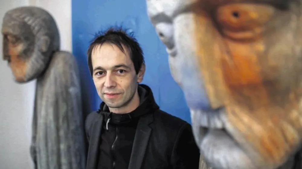 &raquo;Zanimalo me je, na kak&scaron;en način nam lahko lutkovna tradicija in dedi&scaron;čina spregovorita danes, skozi okvir sodobnih scenskih umetnosti &ndash; predvsem pa sem hotel pokazati, da je to mogoče,&laquo; pojasnjuje Renaud Herbin.