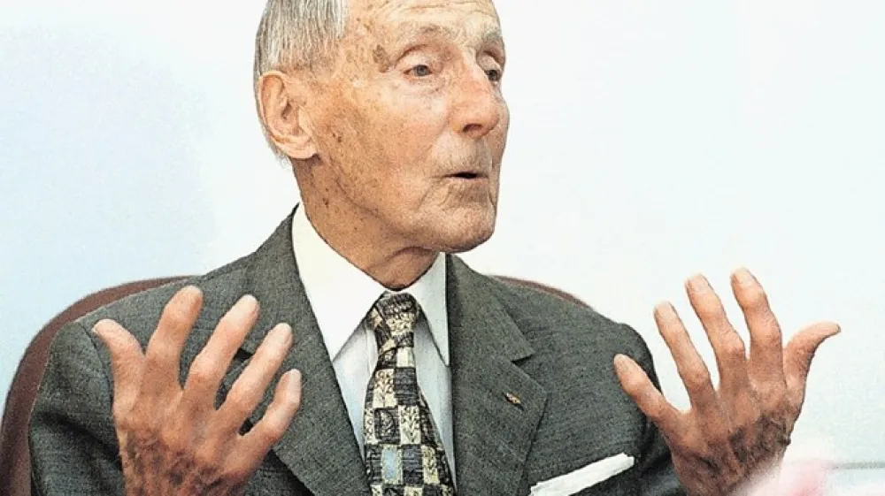 Leon &Scaron;tukelj je na največjih svetovnih tekmovanjih osvojil dvajset medalj, od tega &scaron;est na olimpijskih igrah. Zaradi &scaron;portnih dosežkov velja za najbolj&scaron;ega slovenskega &scaron;portnika, a je bil tudi simbol vitalnosti in zdravega odnosa do življenja.