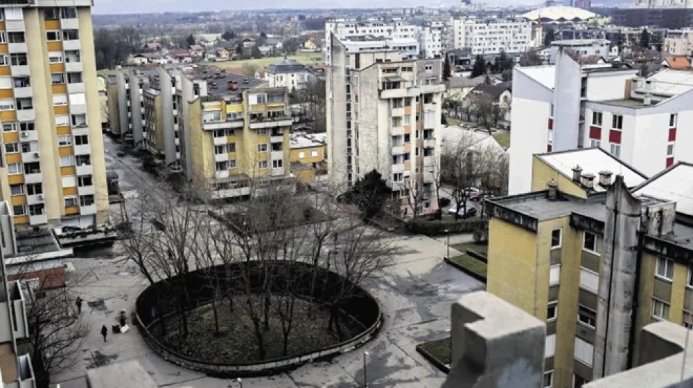 Bratov&scaron;eva plo&scaron;čad v več kot &scaron;tirih desetletjih obstoja &scaron;e ni bila temeljito obnovljena.