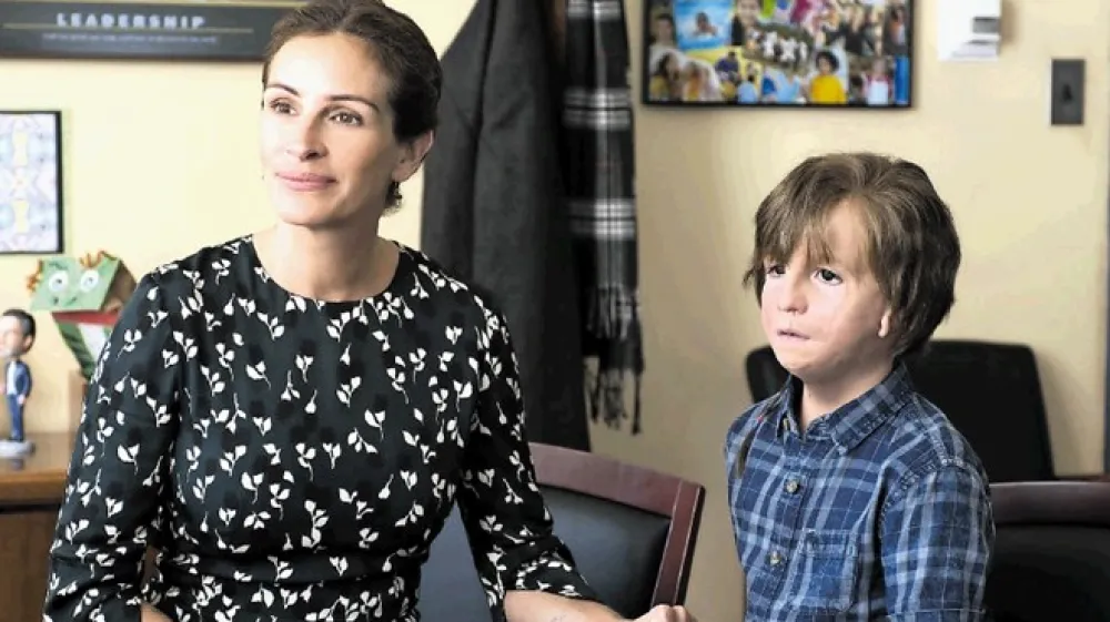 V vlogi mame Isabel navdu&scaron;i simpatična Julia Roberts.