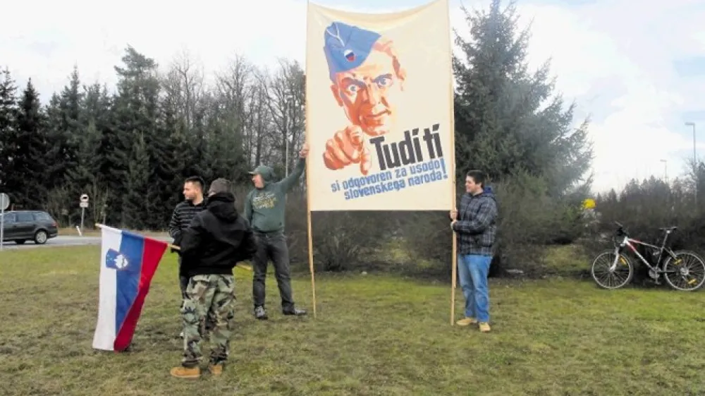 Domobranski plakat iz druge svetovne vojne v &Scaron;enčurju leta 2016