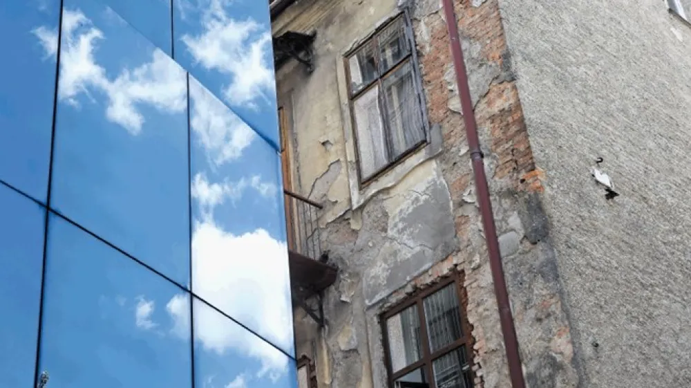 Pri dodeljevanju pomoči bodo imela prednost gospodinjstva, ki niso zmožna plačevati računov za energijo, energetsko potratna gospodinjstva in gospodinjstva, ki živijo v hladnih in vlažnih prostorih, ki jim povzročajo zdravstvene težave in bolezni.