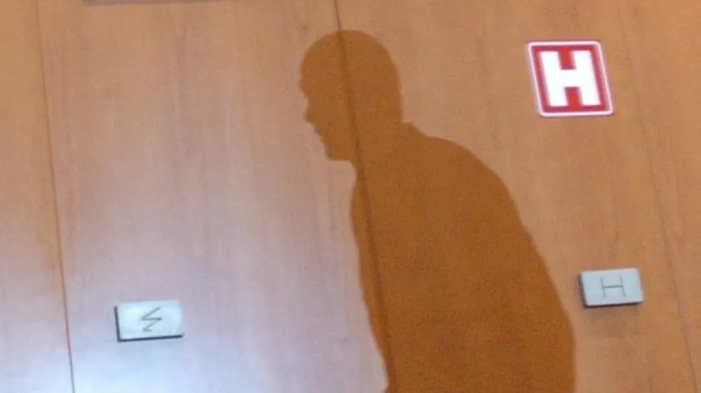 Nekaterim politikom se je ob  razkritju spornega posojila SDS smejalo. Prepričani so bili, da se ji bo prihodek iz proračunov vsaj  bistveno  zmanj&scaron;al.  A je nasme&scaron;ek Jan&scaron;evih nasprotnikov kmalu zamrl.