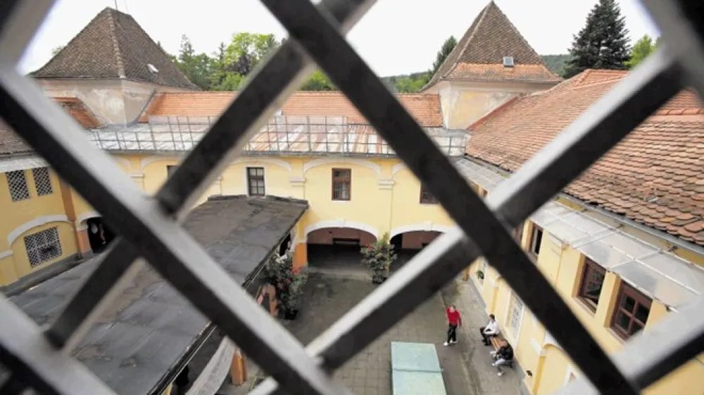 V prevzgojnem domu Radeče je  trenutno name&scaron;čenih  28 mladostnikov. Prostora je za 47 ljudi.