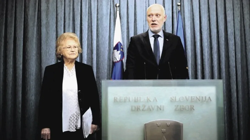 Predsednica dru&scaron;tva izgnancev Slovenije Ivica Žnidar&scaron;ič je na  skupni tiskovni konferenci s predsednikom državnega zbora  Milanom Brglezom izrazila zadovoljstvo, da se je &raquo;le na&scaron;el  junak, ki se je zavzel, da se vpra&scaron;anje povračila premoženjske  &scaron;kode iz druge svetovne vojne vsaj simbolično zapre&laquo;.