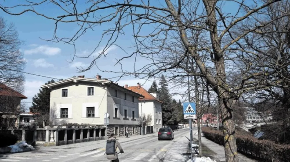 Finžgarjeva ulica je poimenovana po znanem pisatelju  in duhovniku Franu Sale&scaron;kem Finžgarju, ki si je po upokojitvi ravno v tej ulici dal zgraditi dom. Načrte zanj je naredil Finžgarjev dobri prijatelj Jože Plečnik.