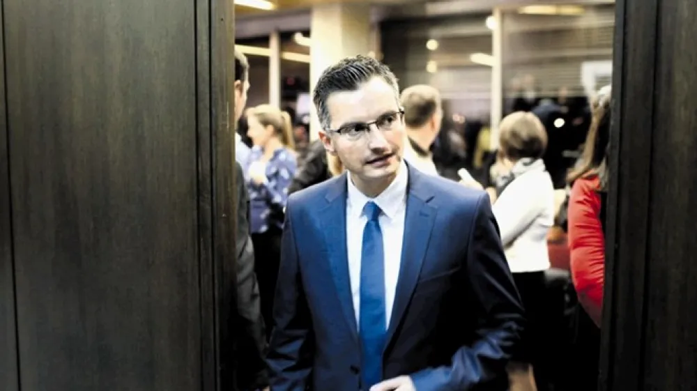 Politični profil podpornikov Liste Marjana &Scaron;arca nikakor ni enoznačen.  Kar 49 odstotkov vse njene trenutne volilne podpore  prispevajo nekdanji volilci SMC,  deset odstotkov  prejme od nekdanjih volilcev SDS in  &scaron;est odstotkov od  nekdanjih volilcev  SD.