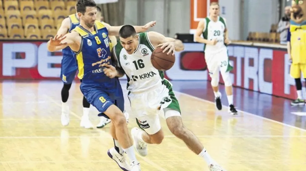 Ko&scaron;arkar Krke Marko Jo&scaron;ilo (z žogo) se je izkazal   proti &Scaron;entjurju.