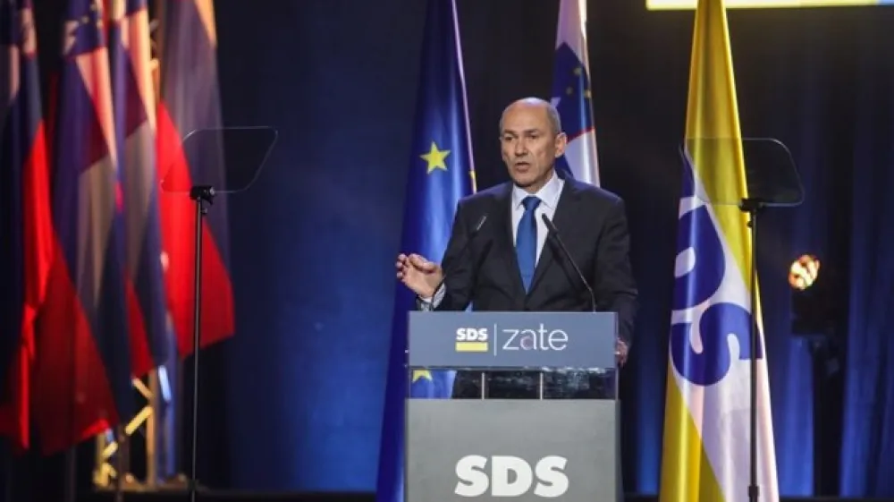 Tracking poll je vrsta javnomnenjske ankete, ki se izvaja zaporedno, vsak dan na novem vzorcu. Vsakokratni izračun se opravi in objavi na osnovi zadnjih treh anket. Vsak nov izračun se izvede tako, da se izloči rezultat najstarej&scaron;e ankete in doda rezultat najnovej&scaron;e ankete v tridnevnem zaporednem merjenju.  Na ta način lahko ugotavljamo spremembe v stali&scaron;čih volilcev o tem, katero stranko bodo volili. Naročnika javnomnenjske ankete tracking poll sta časnika Dnevnik in Večer.