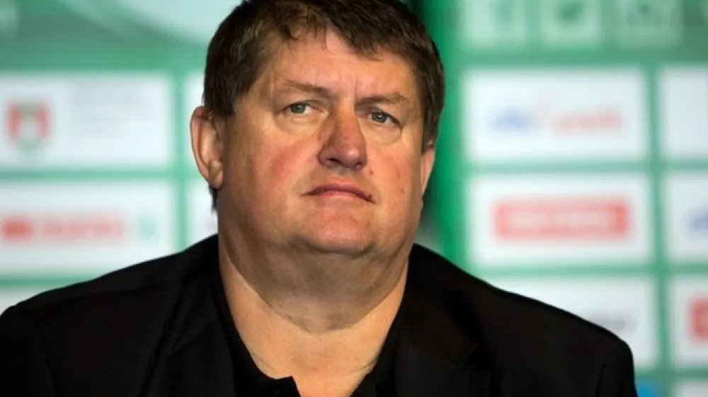 Direktor Olimpije Roman Lisac je potrdil, da po Jusufu Sanonu in Luki &Scaron;amaniću v klub prihaja tudi 18-letni in 214 centimetrov visoki črnogorski center Marko Simonović, ki je igral za italijansko Sieno. Tudi Simonoviću strokovnjaki napovedujejo visoko uvrstitev na naboru lige NBA prihodnje leto.