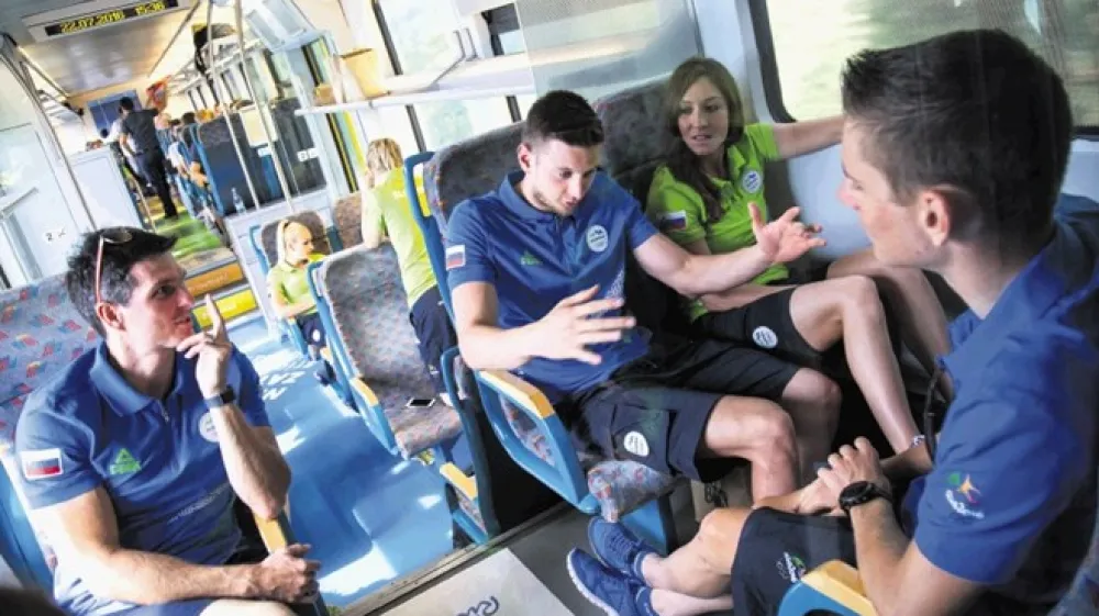 Slovenske železnice so že vrsto let sponzor slovenskih olimpijskih reprezentanc (na fotografiji reprezentanca, ki je državo zastopala v Riu de Janeiru leta 2016). Družba jih bo kljub navodilom SDH lahko sponzorirala tudi v prihodnje.