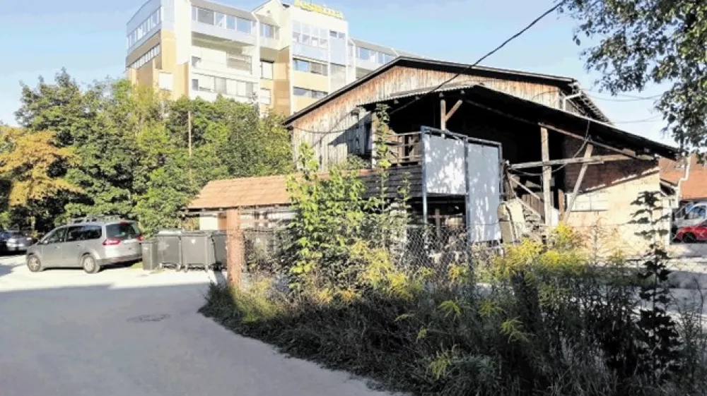 Vzdolž Ulice bratov Židan (na fotografiji) bodo zrasli trije stanovanjski objekti s &scaron;tirimi etažami in teraso, ulica pa bo dobila tudi drevored.