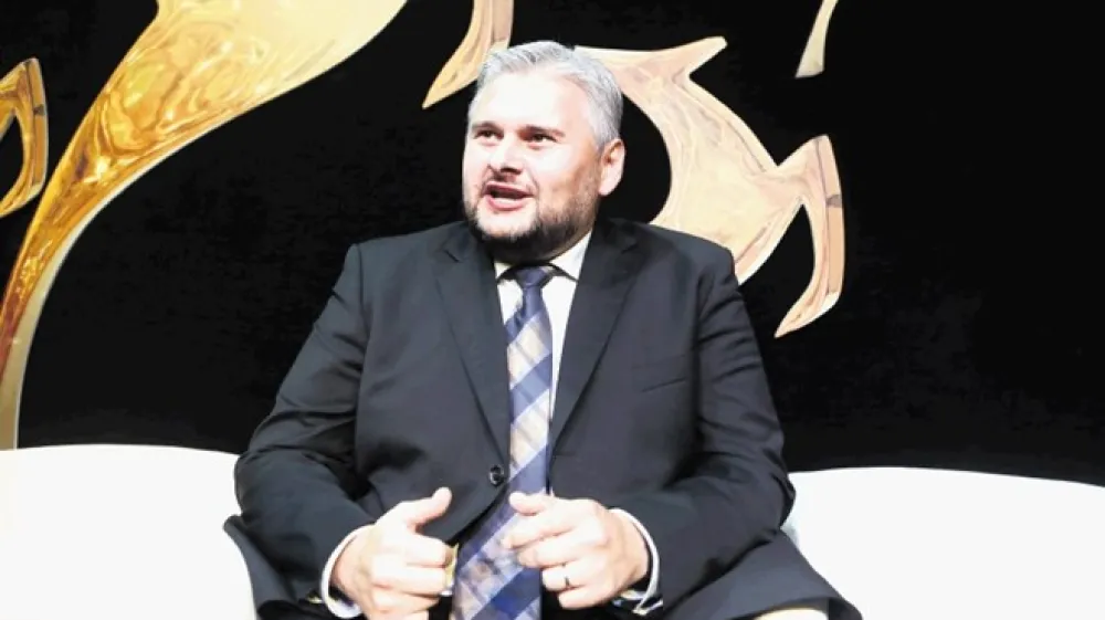 Dr. &Scaron;tefan Fujs: Čeprav v laboratoriju nimam več časa delati, &scaron;e vedno aktivno sodelujem v vseh projektih. To je strast, ki se ji težko odrečem.