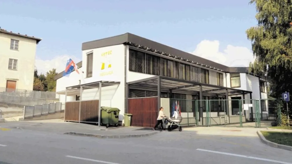 Poleg ostalih pomembnih pridobitev, ki bodo oklestile stro&scaron;ke ogrevanja Vrtca Radovljica, so otroci, star&scaron;i in zaposleni veseli nadstre&scaron;nic ob igralnicah za najmlaj&scaron;e.