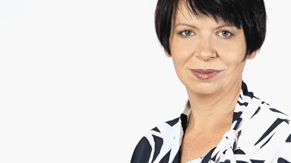 Petin&scaron;tiridesetletna Alenka Žavbi Kunaver, vzgojiteljica pred&scaron;olskih otrok, trenutno opravlja delo prokuristke v podjetju. Že kot dijakinja je bila politično dejavna, saj je bila predsednica Zveze dijakov Slovenije in podpredsednica Evropske dija&scaron;ke zveze. Medvo&scaron;ka svetnica je postala leta 2006. Takrat in leta 2010 je kandidirala za županjo kot kandidatka LDS. Na volitvah 2014 je bila kot članica SMC izvoljena v občinski svet. Nekdanjega župana Stanislava Žagarja je ovadila, da je  svetnike in občinsko upravo peljal na izlet na stro&scaron;ke občine, zaradi česar je bil Žagar pravnomočno obsojen.