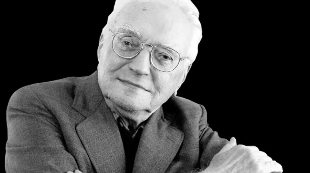 Alojza Rebulo so vedno povezovali predvsem s primorskim in zamejskim ustvarjalnim bazenom. Zaradi idejnih ozadij je bil uvr&scaron;čen med katoli&scaron;ko pisateljsko provinienco, a njegova ustvarjalnost, eruditskost in zavezanost temeljnim humanističnim vrednotam je te zamejitve presegala.