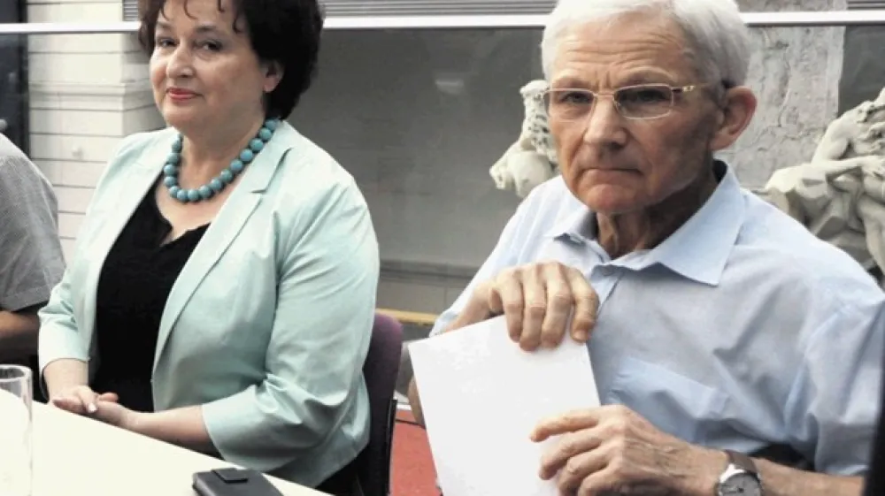 V prej&scaron;njem mandatu sta ministrstvo za kulturo vodila Julijana Bizjak Mlakar (med septembrom 2014 in aprilom 2016) ter Tone Per&scaron;ak (do septembra lani).