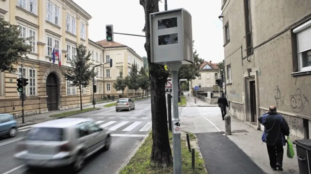 Stacionarni radar na Ro&scaron;ki cesti je v 66 dneh izvajanja meritev lani zalotil  kar 5723 prehitrih voznikov.