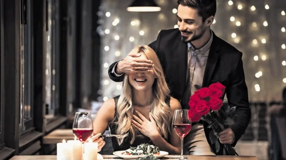 V času valentinovega se veliko parov odloči ta dan preživeti v romantičnem vzdu&scaron;ju restavracij.