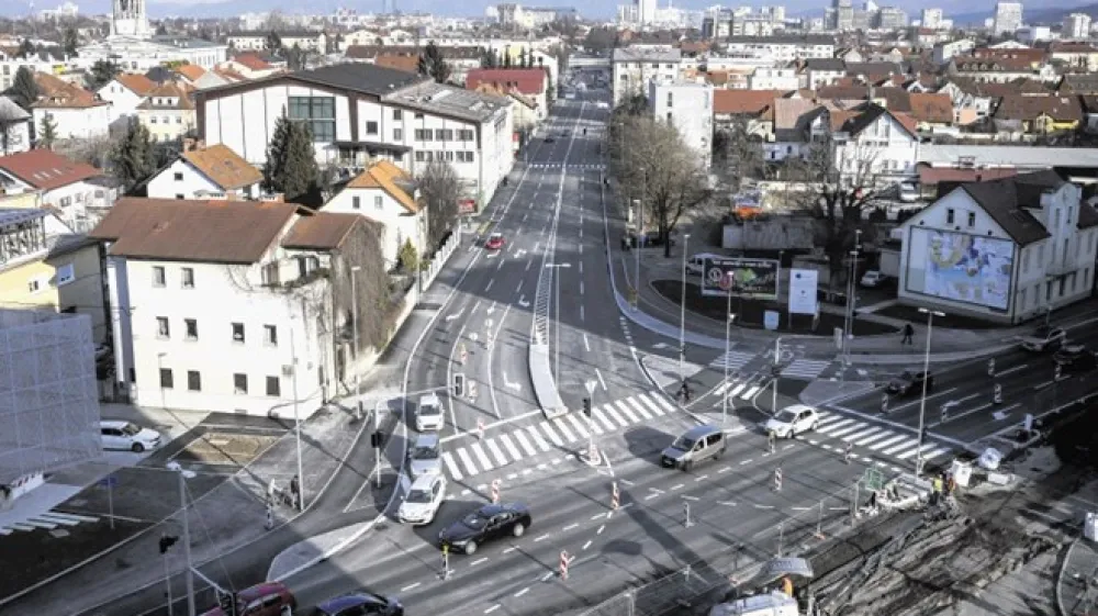 Drenikovo ulico so prenovili in odprli za promet, dela pa zdaj potekajo v ulici Na jami.