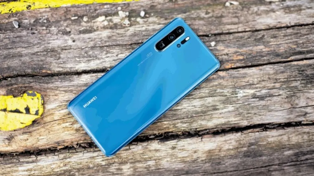 Huawei je v Parizu predstavil novo serijo mobilnih telefonov P30.