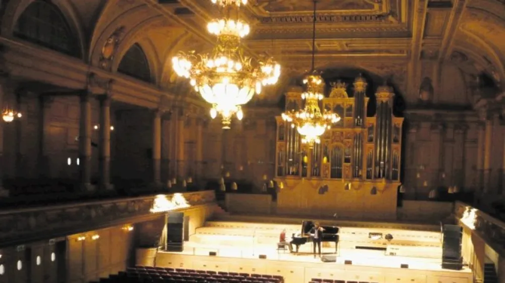 Orgle v koncertni dvorani Tonhalle v Z&uuml;richu, ki zdaj po delih kot donacija potujejo v koprsko stolnico, kjer naj bi ponovno zadonele prihodnje leto.