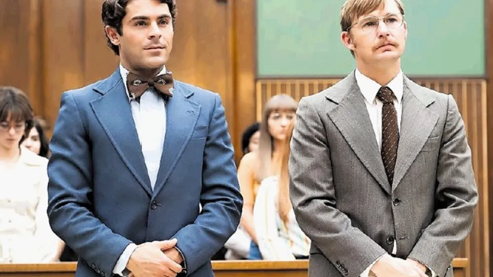 &raquo;Ekstremno prekanjen, &scaron;okantno zloben in podel&laquo; bi bil natančnej&scaron;i prevod originalnega naslova filma, ki je del citata Bundyjeve obsodbe.