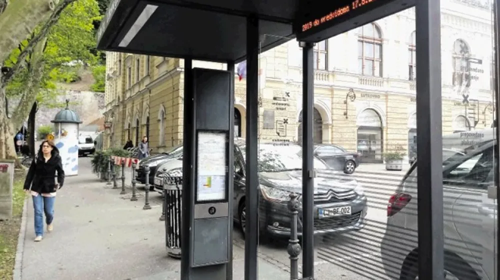 V LPP predlagajo, da naj si starej&scaron;i občani v času obvozov avtobusov za pot na tržnico naročijo kavalirja.