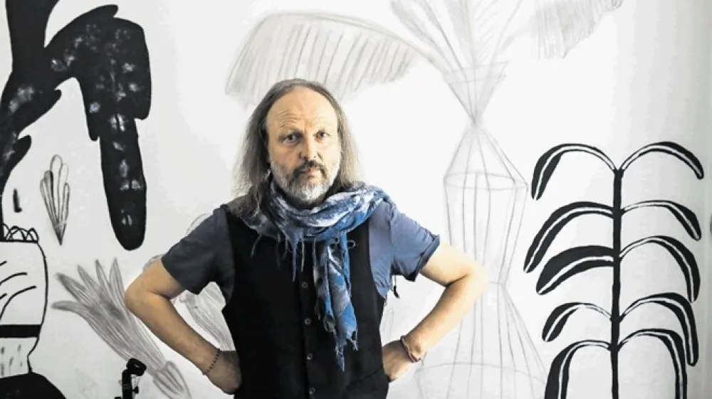 Uro&scaron; Zupan, pesnik in esejist: Precej prepričan sem, da mlaj&scaron;a oseba pri mojem pisanju o glasbi lahko pride zraven, k poeziji pa malo teže. Moja poezija se je starala skupaj z mano. Na začetku je bila ekspanzionistična, borbena, potem pa se je umirila. Ugotovil sem, da mi ni treba kričati, če hočem, da me kdo sli&scaron;i.