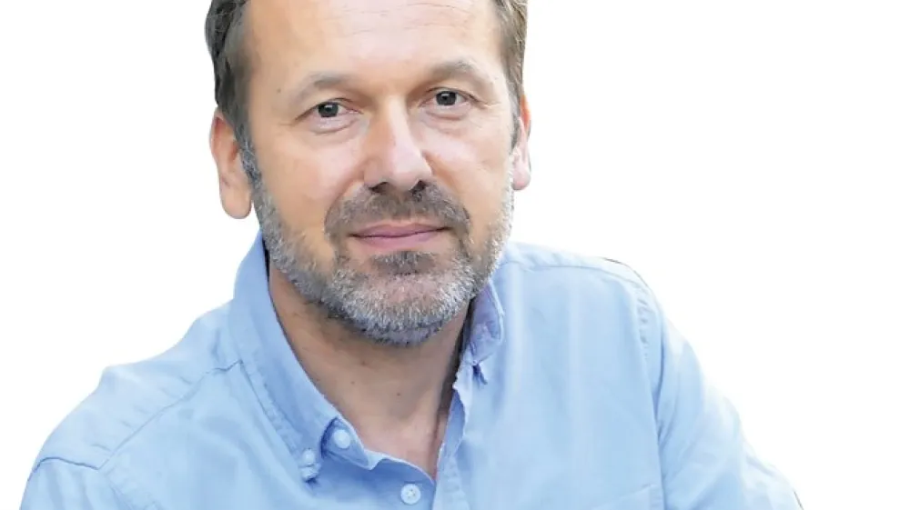 Andrej Brglez: &raquo;Danes v navigacijo vpi&scaron;ete Pavličevo sedlo in pridete tja, četudi ste iz Madrida, nekoč so za to potrebovali ljudje več drznosti in raziskovalnega duha. S tem ni seveda nič narobe turistično in gospodarsko gledano, a ko to naredi 300 avtodomarjev, Jezersko ni več enako.&laquo;