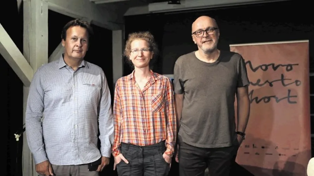 Med najbolj&scaron;imi pisci kratke proze so se tokrat zna&scaron;li Andrej Blatnik, Vesna Lemaić in Miha Mazzini. Manjka &scaron;e nominiranec Andrej Tomažin, ki je bil sinoči odsoten.