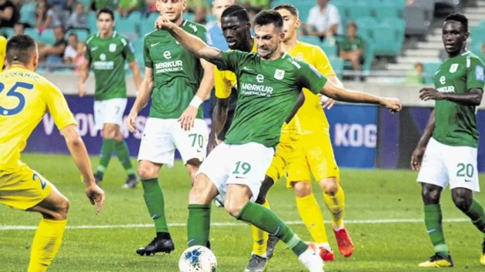 Miral Samadržić (v ospredju) velja za kakovostno okrepitev Olimpije.