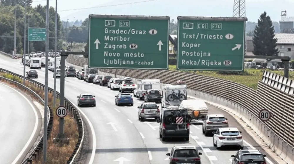 Načrtovani novi avtocestni priključek pri Brezovici naj bi pomagal razbremeniti obstoječega.