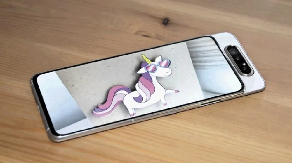 Samsung galaxy a80 je edinstven telefon, ni pa nujno, da je zares praktičen.