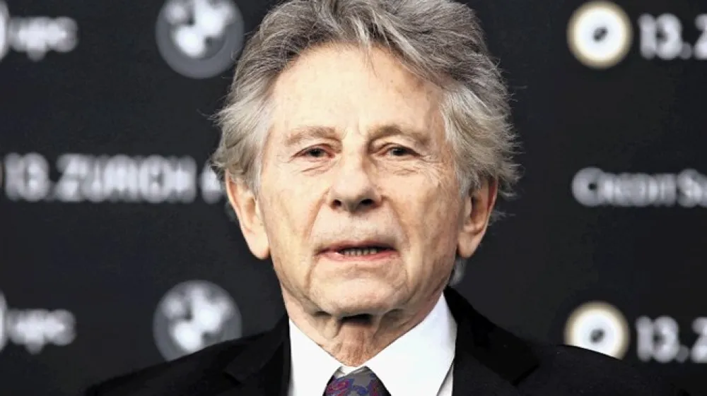 Roman Polanski je v filmu  Obtožujem obudil francosko sojenje judovskemu oficirju  Alfredu Dreyfusu zaradi  krive obtožbe izdaje, družbena omrežja pa že protestirajo, da se je režiser, ki je pobegnil  iz ZDA pred sodbo  o pedofiliji, identificiral s to  žrtvijo.