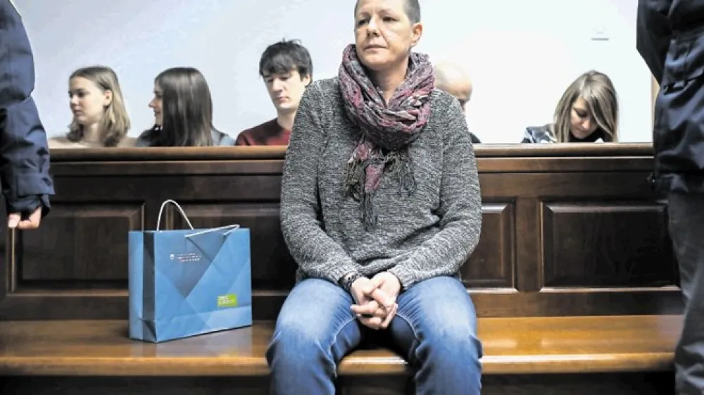 Maja Zajec, nepravnomočno obsojena na &scaron;tiri leta zapora zaradi poskusa uboja, ima močno podporo tako sorodnikov in sozapornic kot partnerja, ki ga je septembra lani zabodla.