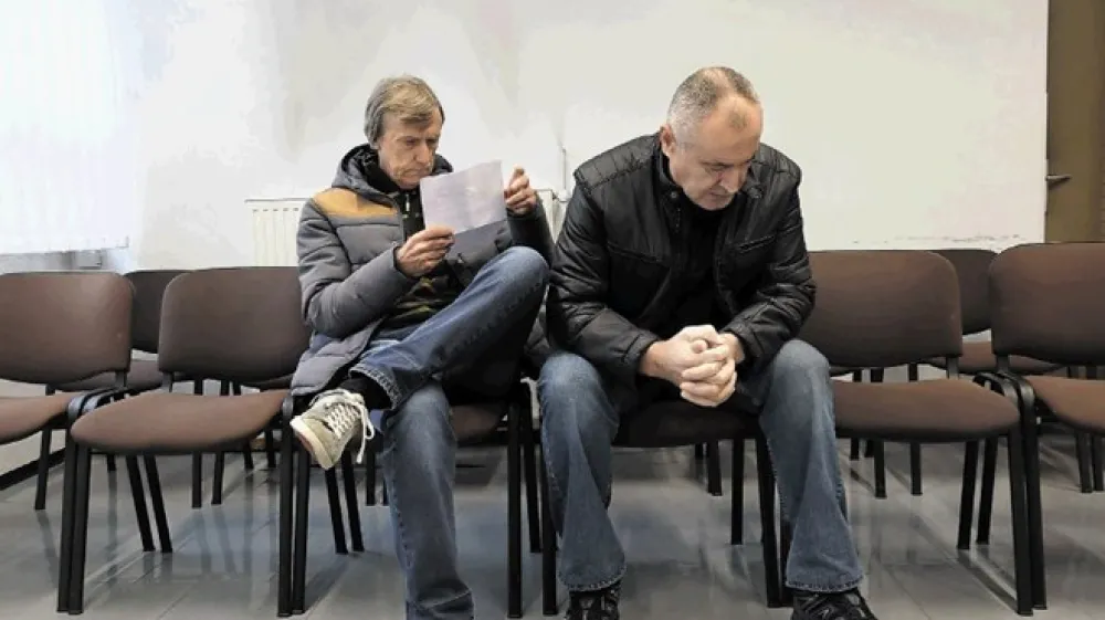 Marjan Sor&scaron;ak (levo) in Ekrem Pobrić sta krivdo priznala. V zapor pa jima ne bo treba, če očitanih kaznivih dejanj v dveh oziroma treh letih ne bosta ponovila.