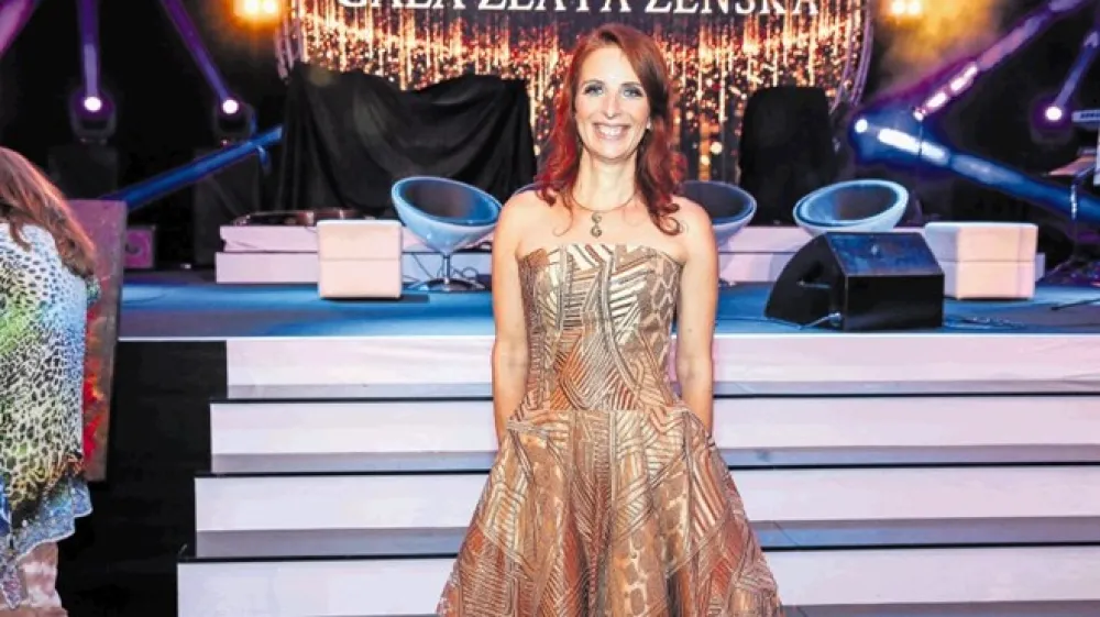 Iza Sia Login zna delati čudeže.