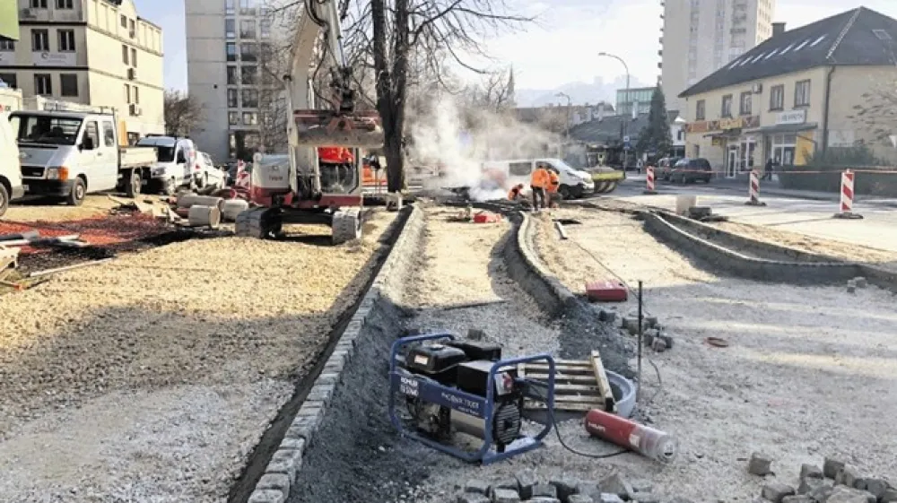 Gradnja kroži&scaron;ča na Glaziji, pri celjski bolni&scaron;nici in policiji, bo kmalu končana.