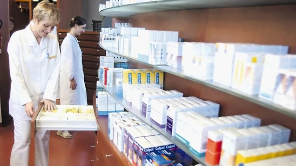 Med revizijami, ki jih je računsko sodi&scaron;če opravilo v javnih podjetjih ali zavodih Mestne občine Ljubljana, je izstopala revizija v Lekarni Ljubljana. Računsko sodi&scaron;če je ugotovilo, da zavod pri nabavi materialov, storitev in osnovnih sredstev v skupni vrednosti kar 101,5 milijona evrov  ni ravnal v skladu s predpisi o javnih naročilih.