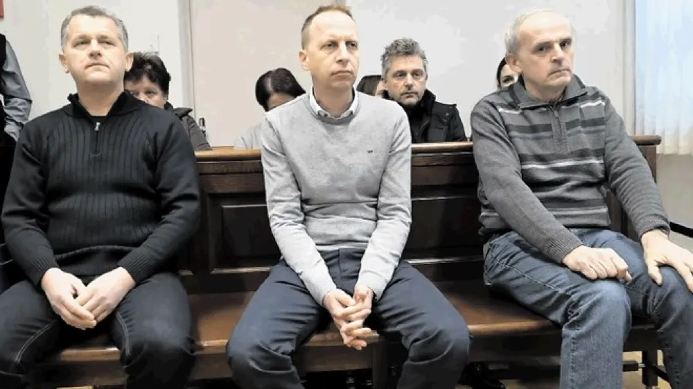 Preglednik &Scaron;tefan Kuserbajn, takratni direktor družbe Energetika projekt Marko Krajnc in sedanji zastopnik Janko Drča so obdolženi povzročitve splo&scaron;ne nevarnosti.