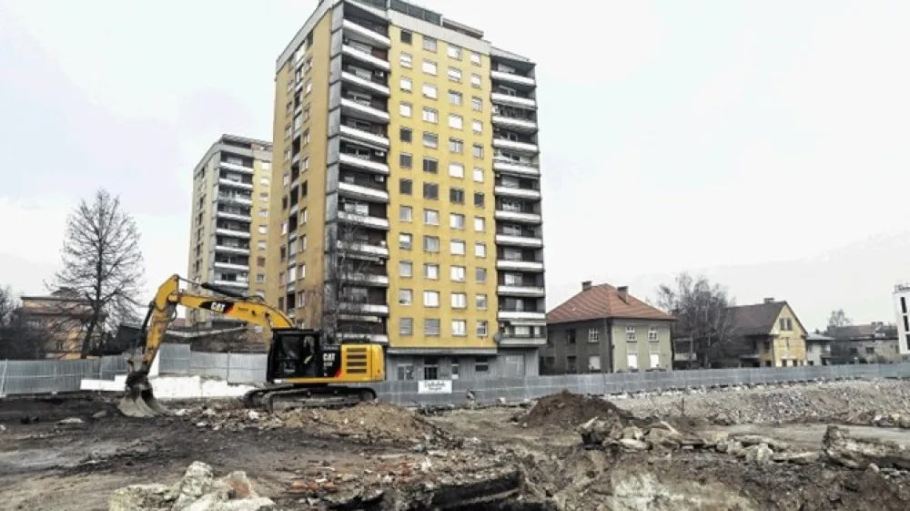 Predvidoma marca se bo začela graditi soseska Bellevue Living s 60 stanovanji in 10 terasnimi hi&scaron;ami.