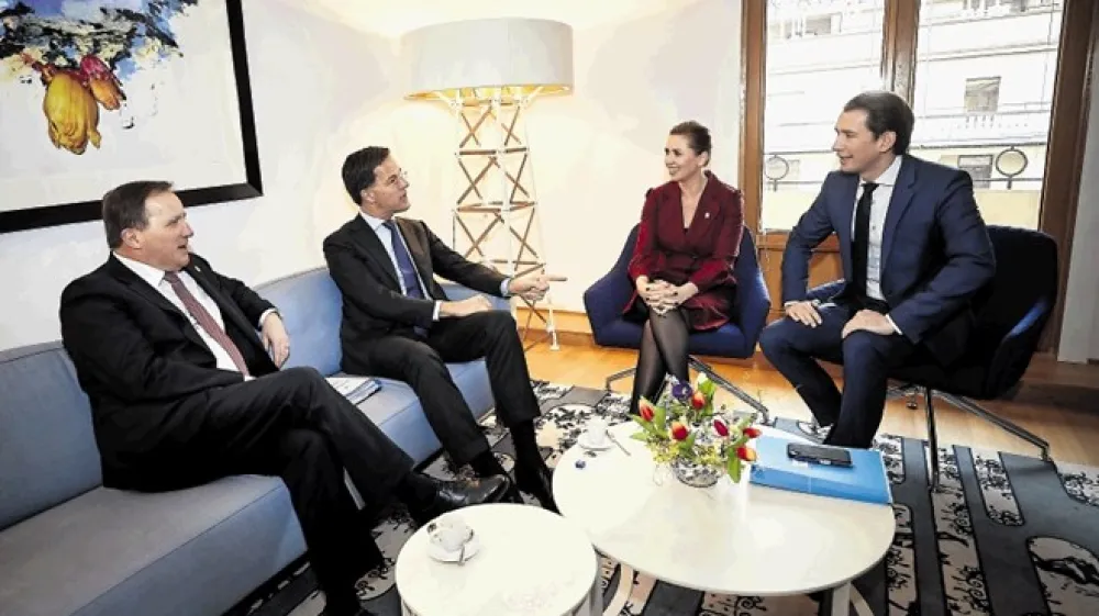 Voditelji &raquo;varčne četverice&laquo; (od leve proti desni), &scaron;vedski premier Stefan Loven, nizozemski premier Mark Rutte, danska premierka Mette Frederiksen in avstrijski kancler Sebastian Kurz, nasprotujejo večjim prispevkom v proračun EU.